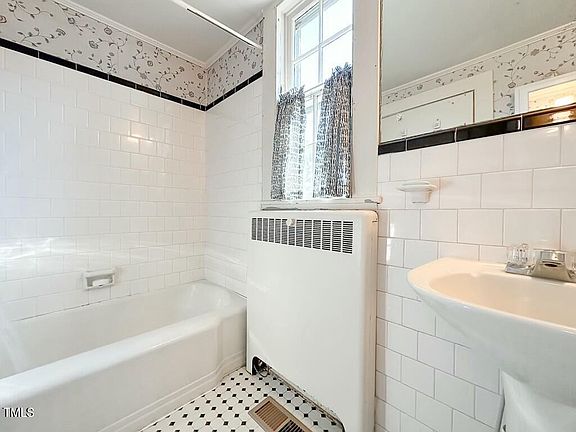24th image of 302 Halifax St