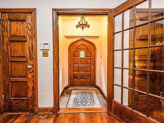 3rd image of 172 Hillair Cir