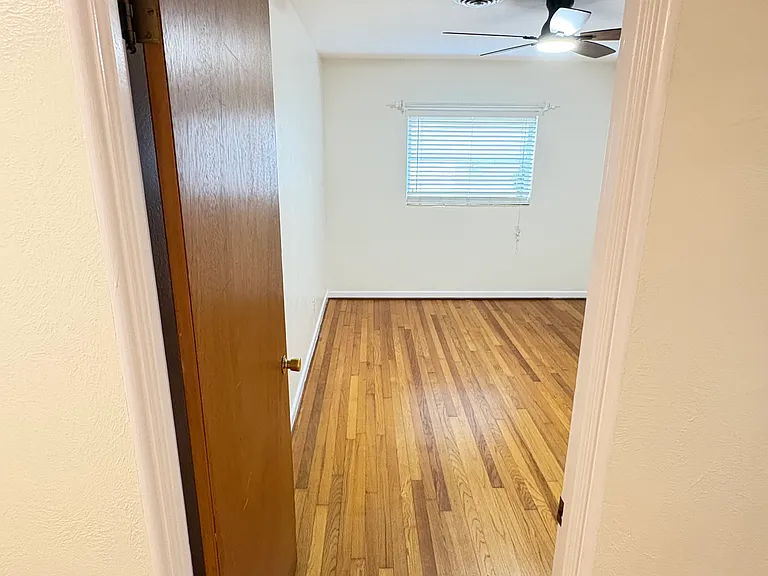 3243 N Orange Ave — Photo 20