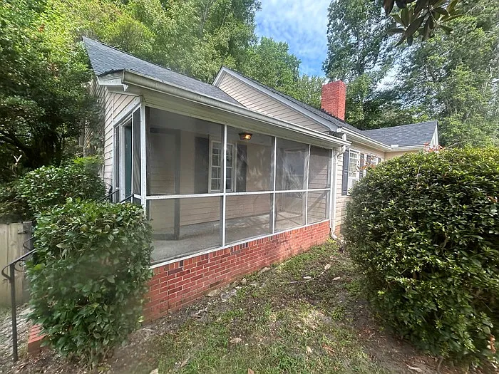 2 bed, 1.0 bath, 950 sqft, $1,095 — Photo 3