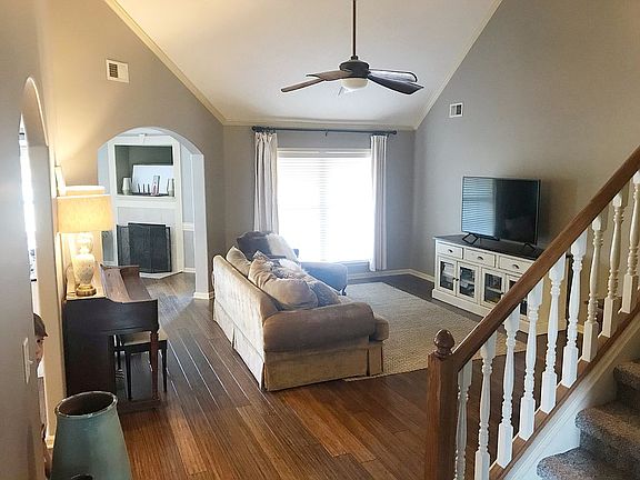 Great room vaulted ceilings