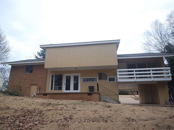 3rd image of 939 Skyline Dr