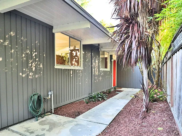 2467 Alvin St — Photo 3