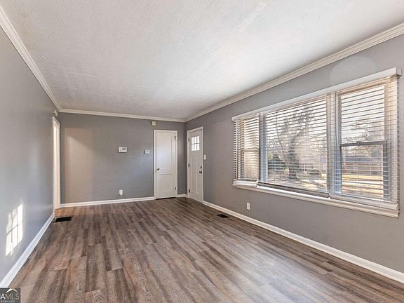 4th image of 2196 Knoll Dr