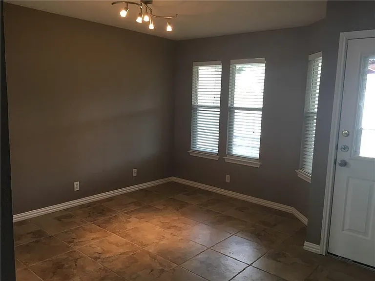 312 Estate Dr — Photo 10