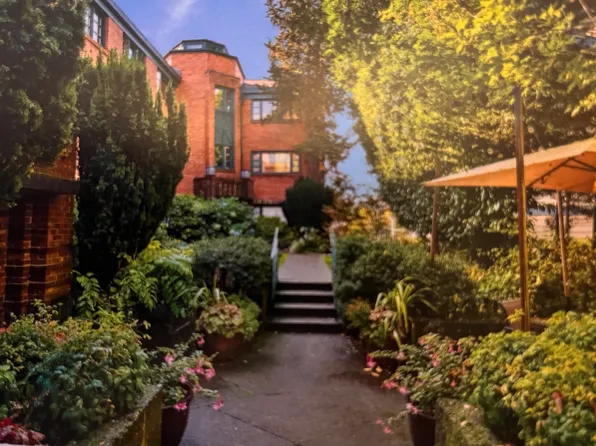 2717 Franklin Ave E APT 302, Seattle, WA 98102