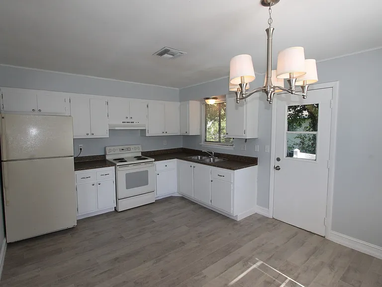 2445 Thomasson Dr — Photo 13