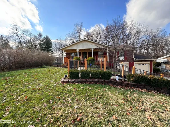 220 Kentucky Cir, Radcliff, KY 40160