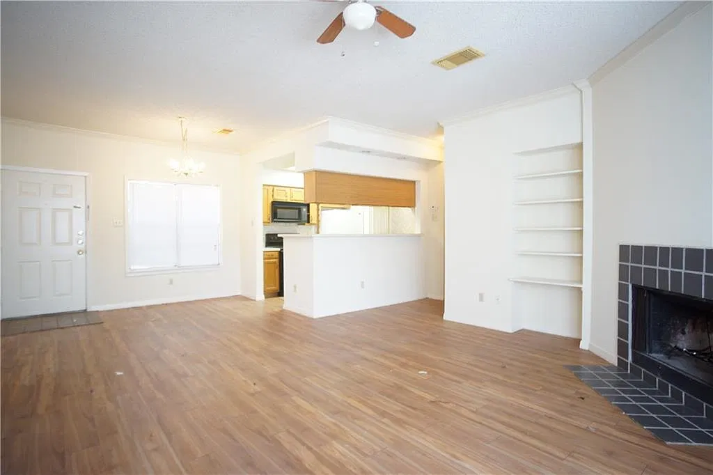 2 bed, 987 sqft, $1,995 — Photo 4