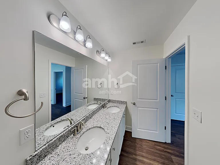 1033 Bluewater Point Dr — Photo 15