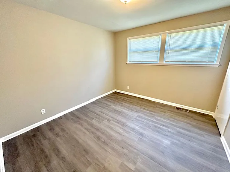 3902 Lakeview Dr — Photo 14