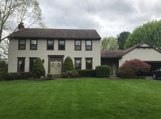 4 Fenimore Dr, Pittsford, NY 14534