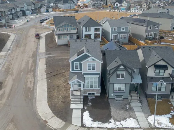 119 NE Magnolia Dr SE, Calgary, AB T3M 3T5