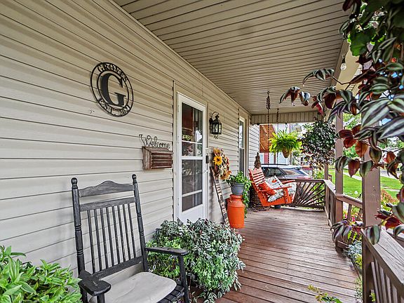 3rd image of 562 Prospect St