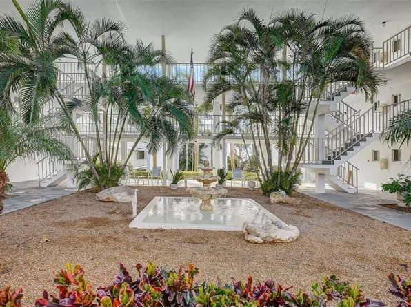 50 Harbor View Ln APT 32, Belleair Bluffs, FL 33770