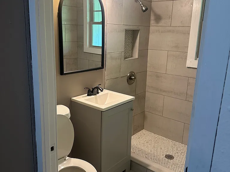 2324 Ballard Pl — Photo 4