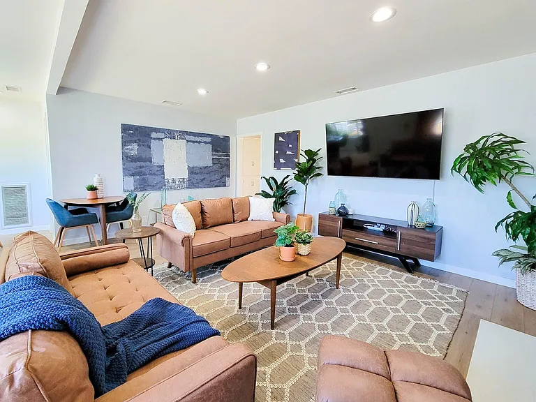 2737 Portobello Dr — Photo 1