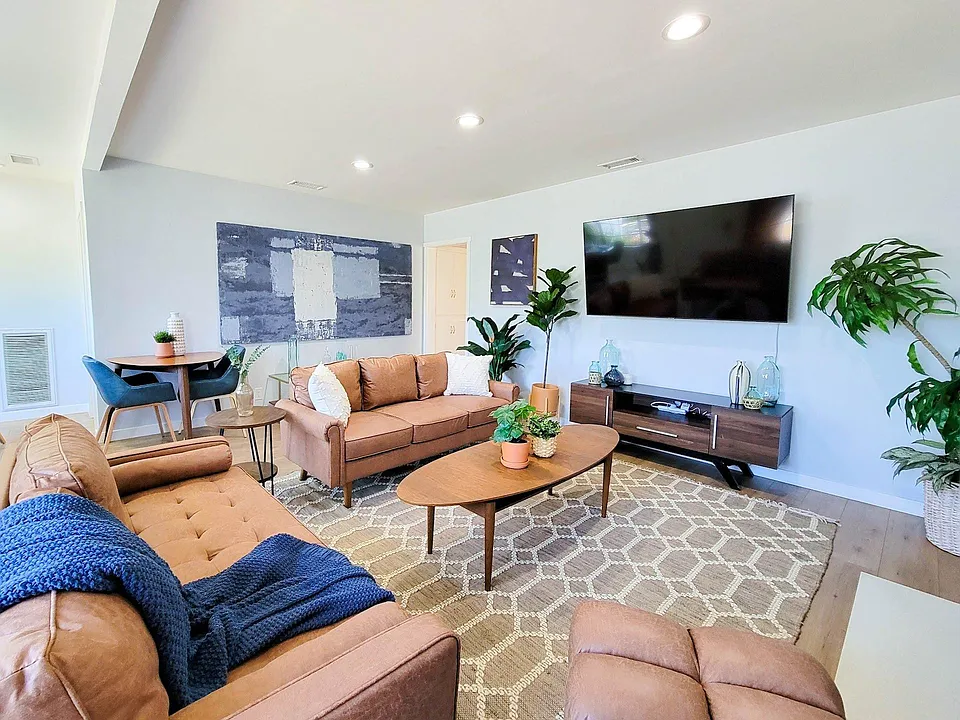 2737 Portobello Dr