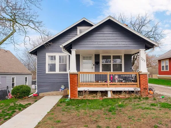 703 E Oak St, Pleasant Hill, MO 64080