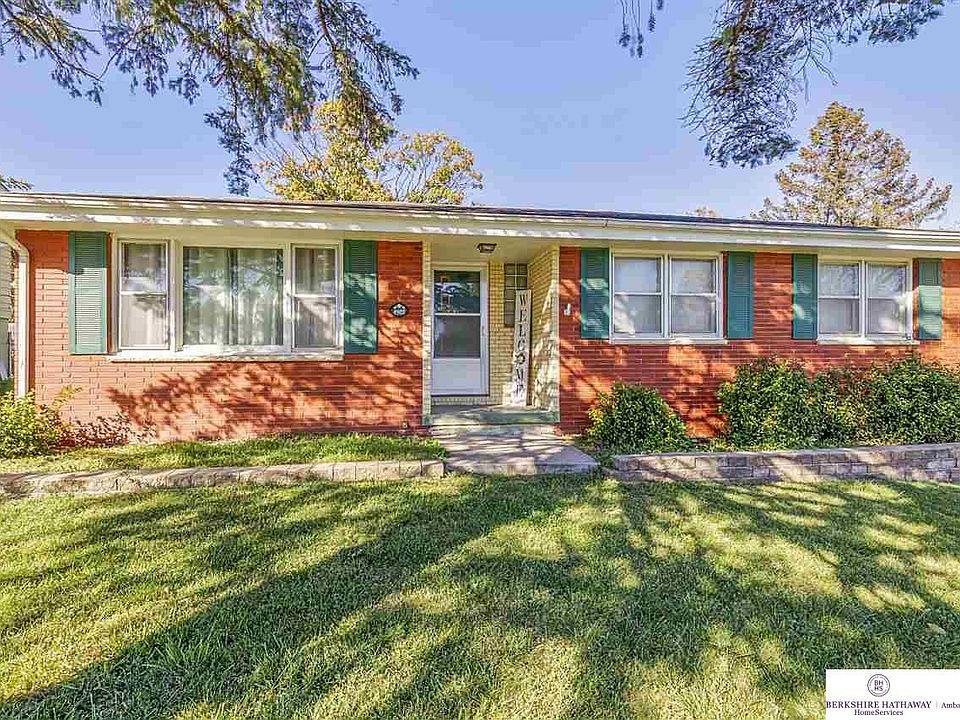 1st image of 4502 Primrose Ln