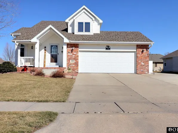 1422 W Brewer Dr, Fremont, NE 68025