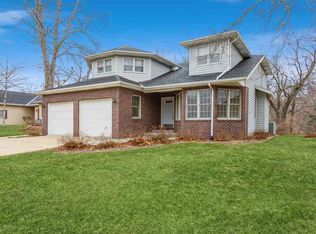 3426 Riverside Dr NE, Cedar Rapids, IA 52411