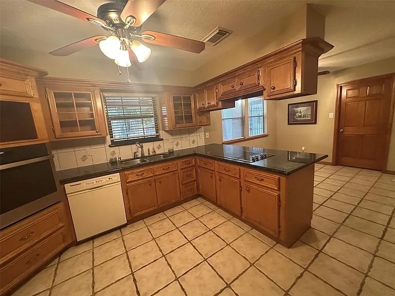 14707 Treborway Dr — Photo 11
