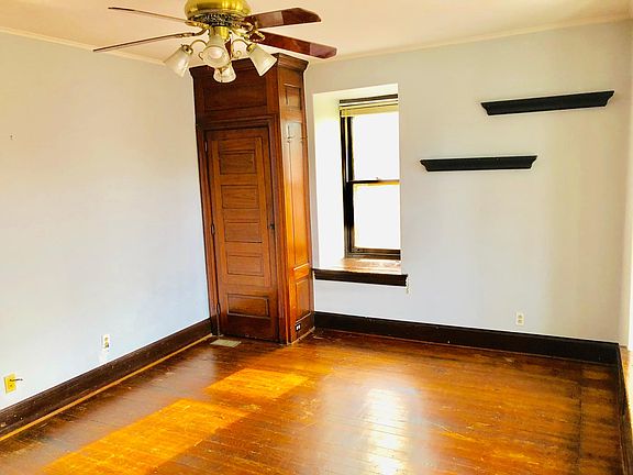 4th image of 205 Main St APT 3