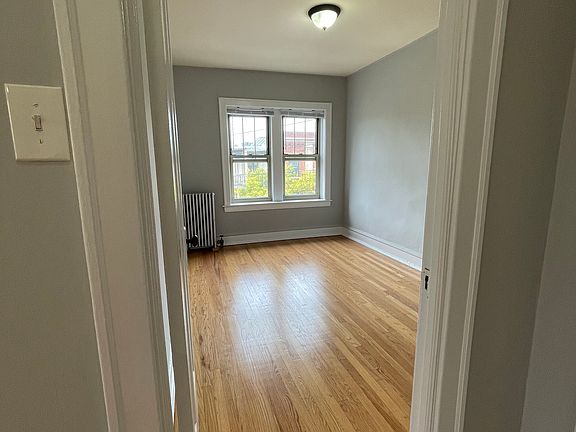 2nd image of 5117 W Montrose Ave APT 3B