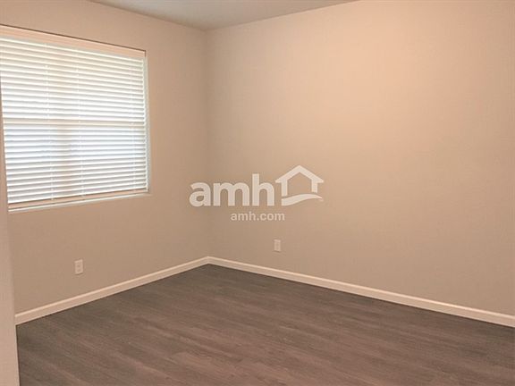 4th image of 967 Riggs Dr