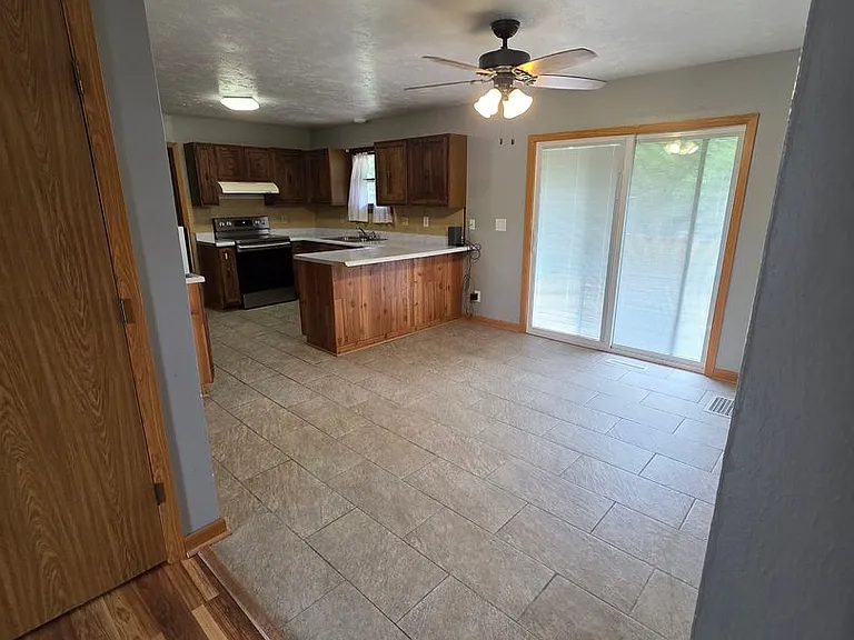 501 Adare Rd — Photo 3