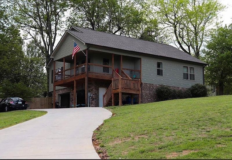 1st image of 1082 NE Tasso Ln