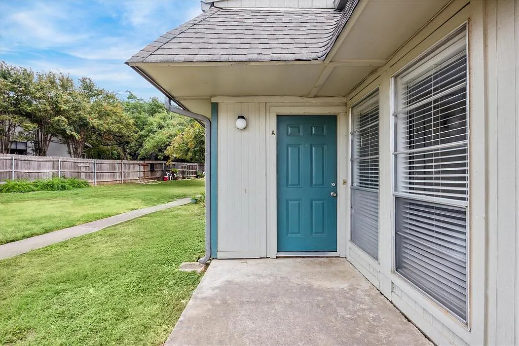 807 Castle Ridge Rd — Photo 1