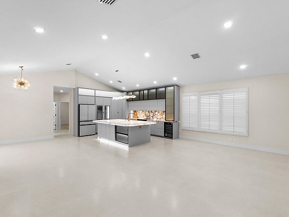 4th image of 7686 La Corniche Circle