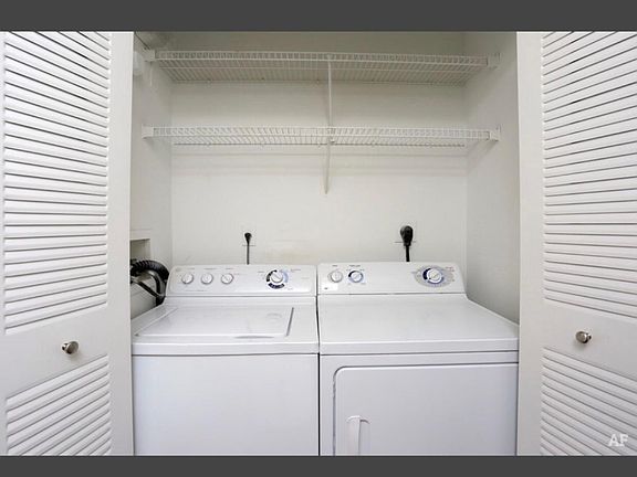 5th image of 110 Bonaventure Blvd APT 106