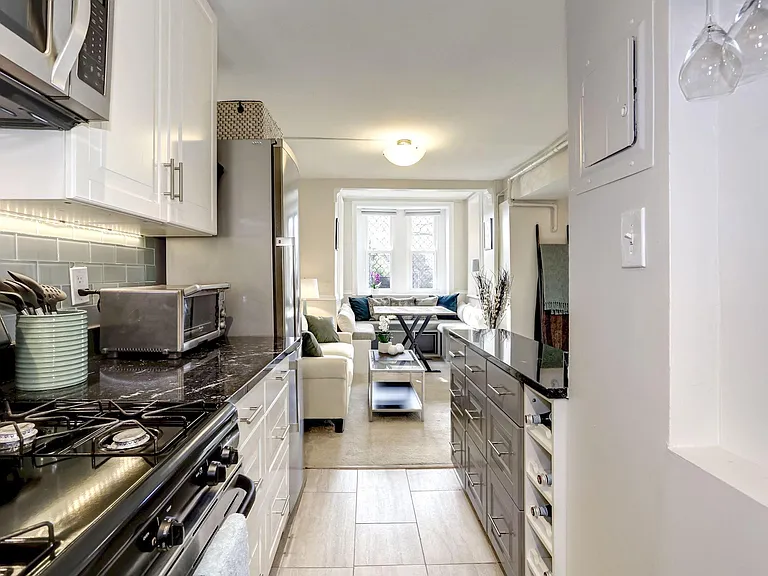 828 D St SE #1 — Photo 15