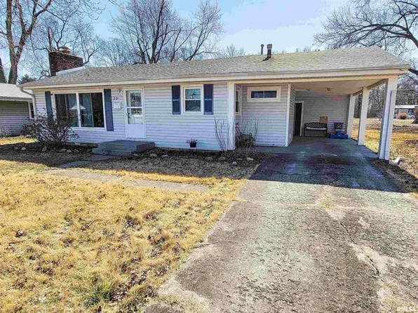221 Hickory St, Flora, IL 62839