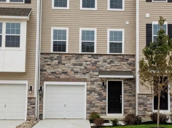 8303 Brodie Ct, Breinigsville, PA 18031
