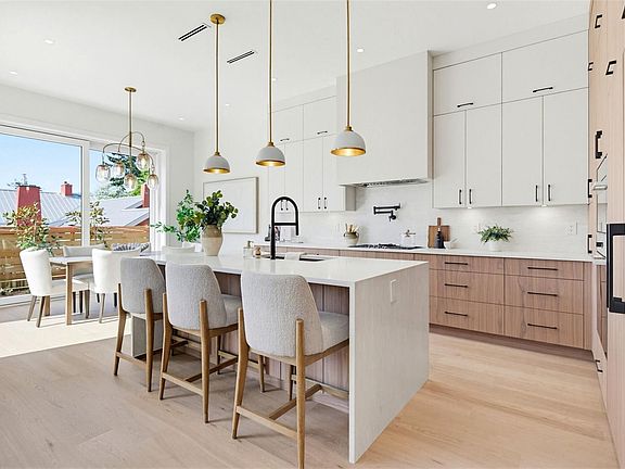 5th image of 3022 Cadboro Bay Rd #1