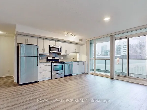 33 Bay St Unit 904, Toronto, ON M5J 2Z3