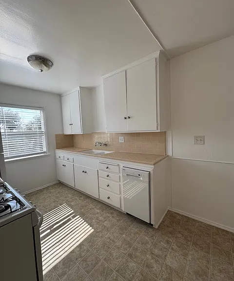 16179 W Sunset Blvd #1 — Photo 5