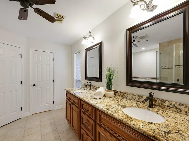 8910 Driftstone Dr — Photo 16
