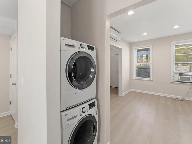 742 Columbia Rd NW — Photo 5