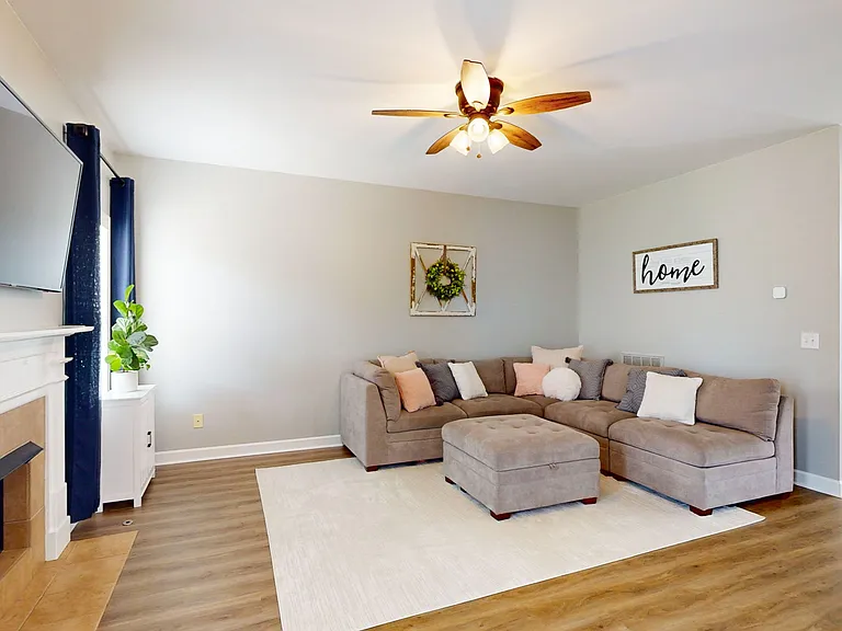 2259 Dewey Dr — Photo 4