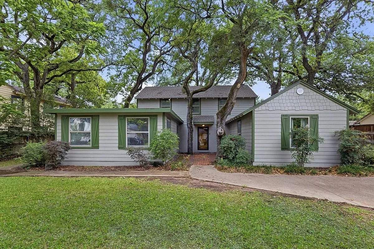 4 bed, 3.0 bath, 3633 sqft, $4,900 — Photo 3