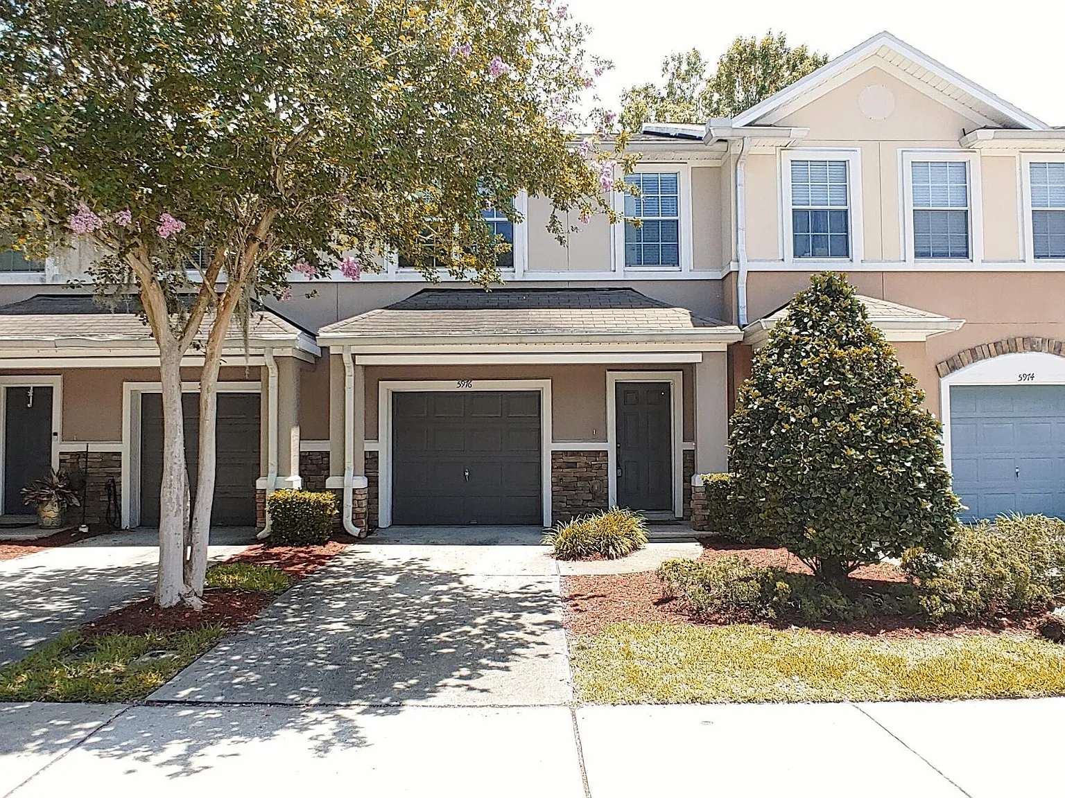 2 bed, 2.5 bath, 1407 sqft, $1,895 — Photo 1