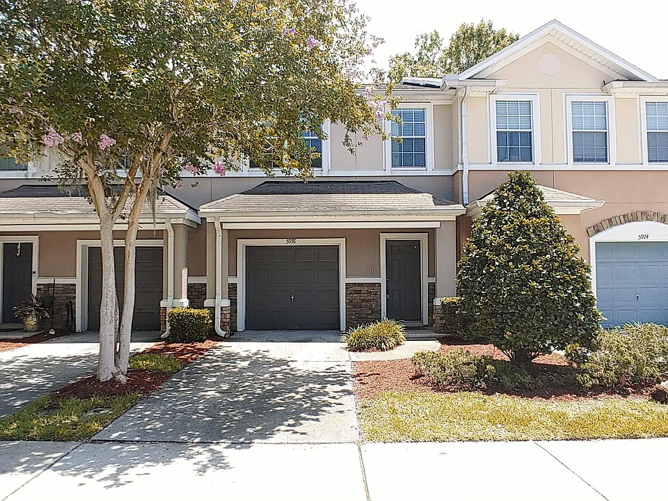 5976 Pavilion Dr