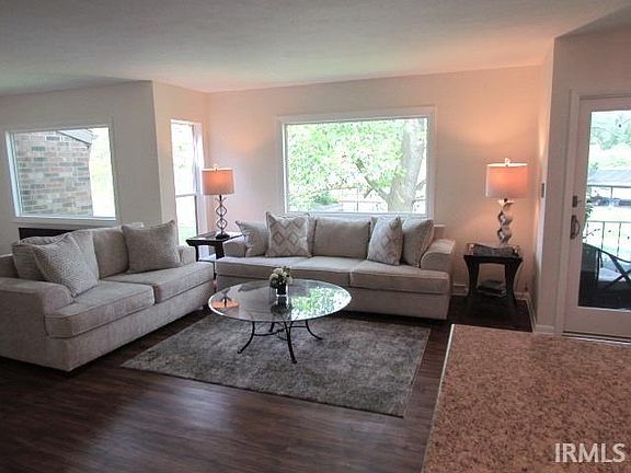 5th image of 1927 New London Ct APT D