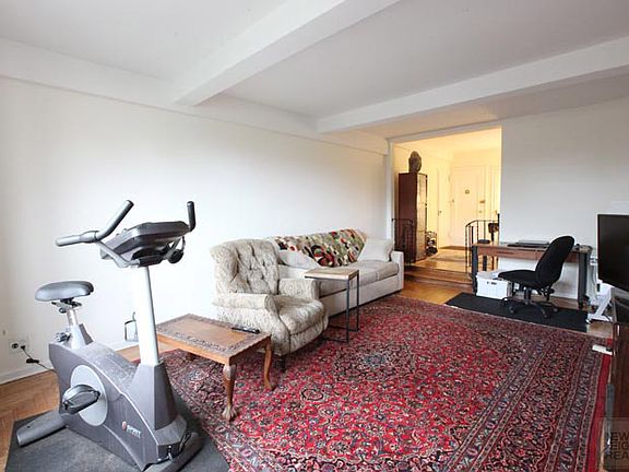 3rd image of 72 Park Ter W APT E55