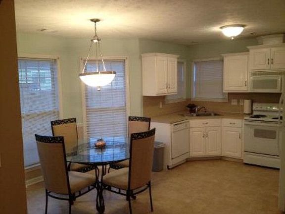 2nd image of 2806 Gatewood Dr